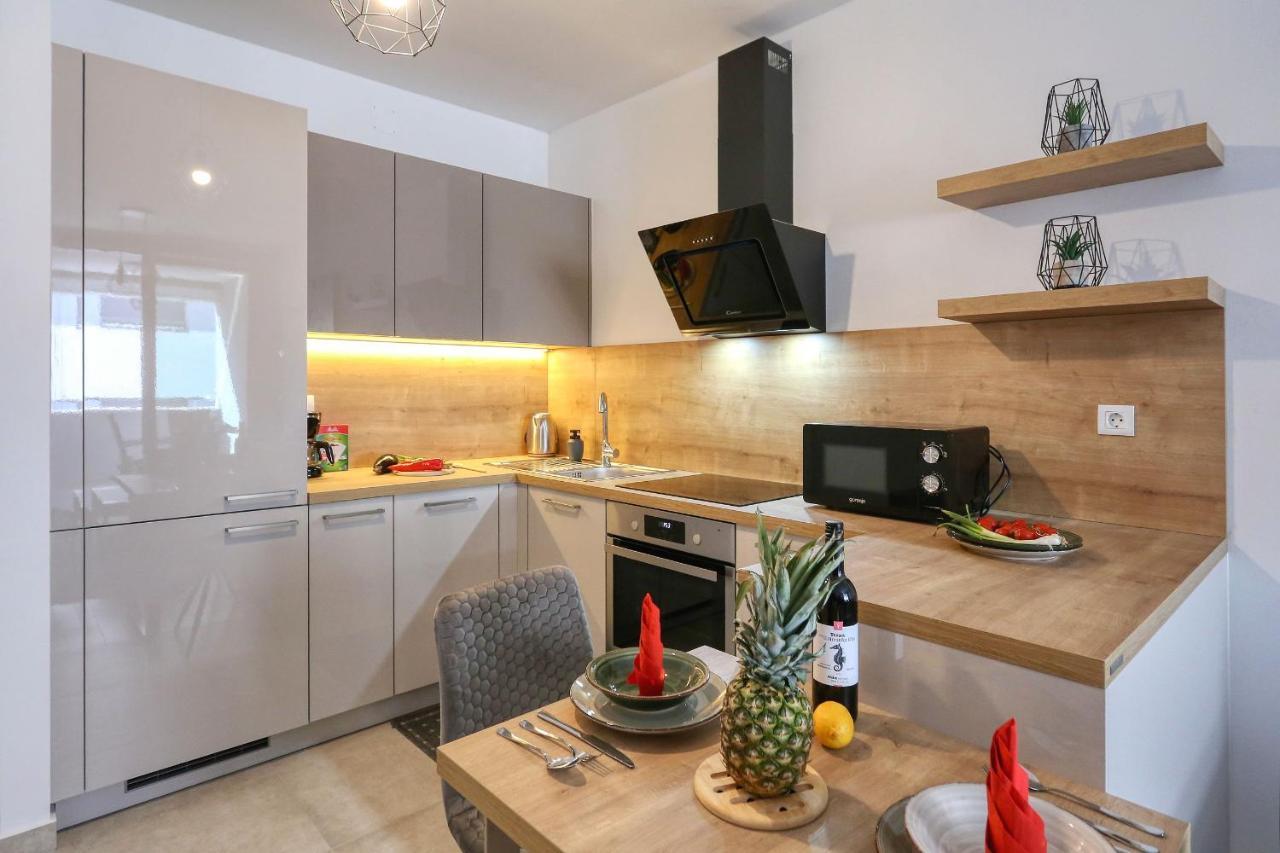 Apartments Luna With Free Parking Zadar Buitenkant foto